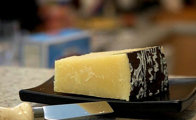 du lịch ý nên mua gì - phô mai pecorino