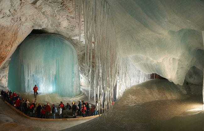 Một trong số các hang động của hệ thống Eisriesenwelt