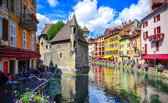 Annecy lãng mạn nằm giữa dãy Alps