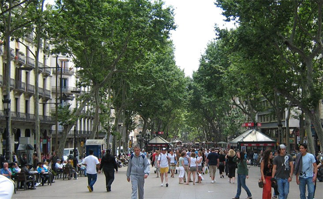 Đại lộ Las Ramblas biểu tượng của thành phố Barcelona