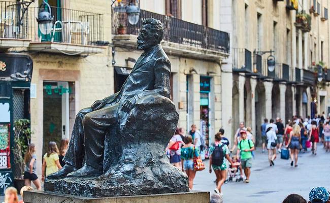 du lịch Barcelona - quảng trường Plaça de Sant Josep Oriol