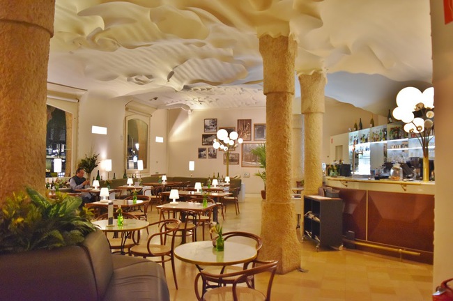 du lịch Barcelona - Cafe de la Pedrera