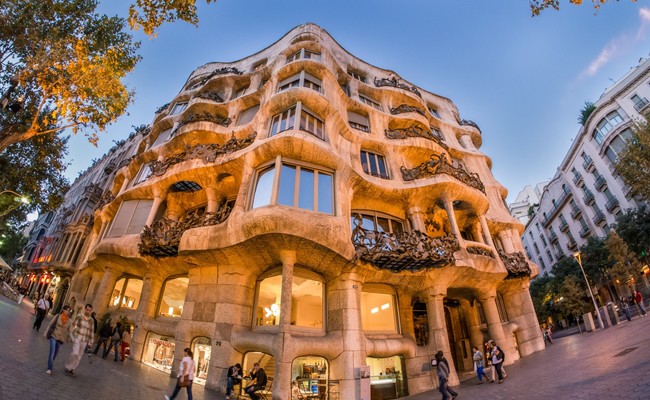 du lịch Barcelona - La Pedrera