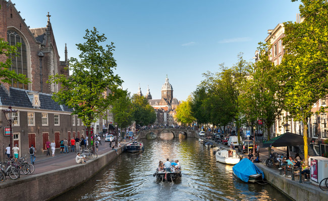 thành phố Amsterdam - du thuyền trên kênh