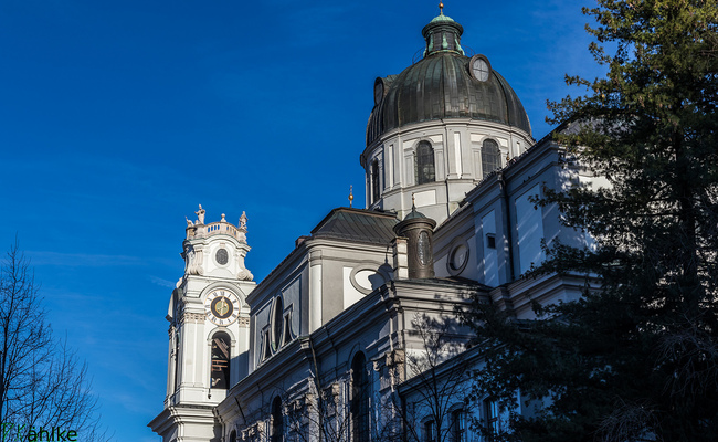 du lịch salzburg tự túc - Kollegienkirche