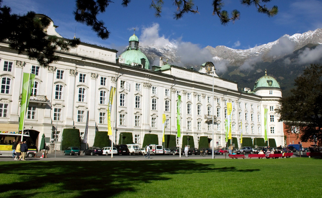 du lịch innsbruck - cung điện hofburg