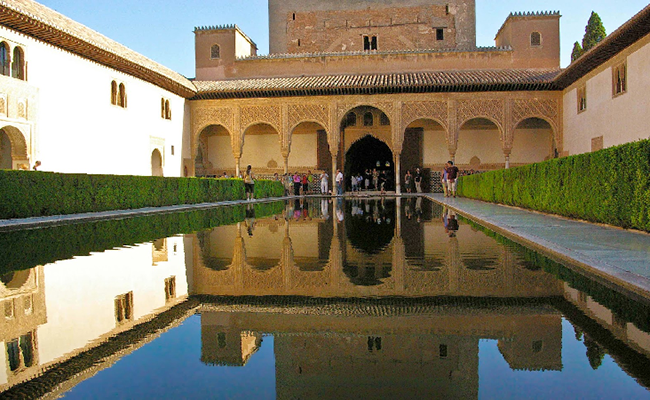 Lâu đài Alhambra