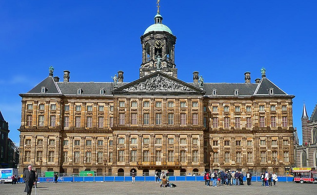 quảng trường dam square - cung điện hoàng gia