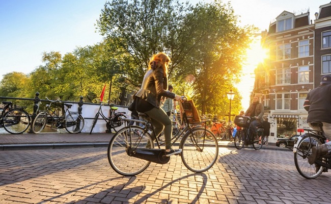 quảng trường dam square - đạp xe