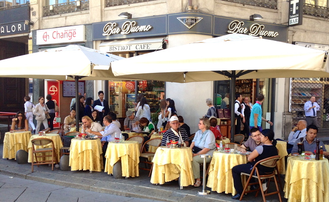 quảng trường piazza del duomo - quán cafe