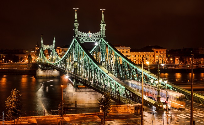 cầu liberty bridge cổ kính