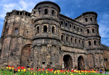 cổng thành cổ porta nigra