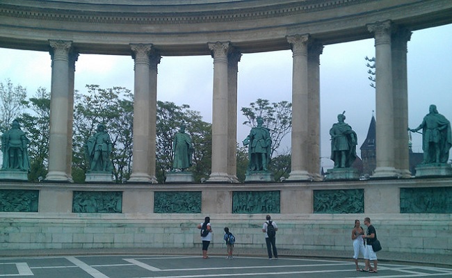 quảng trường anh hùng heroes square - tác phẩm điêu khắc