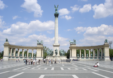 Quảng trường Anh hùng Heroes Square