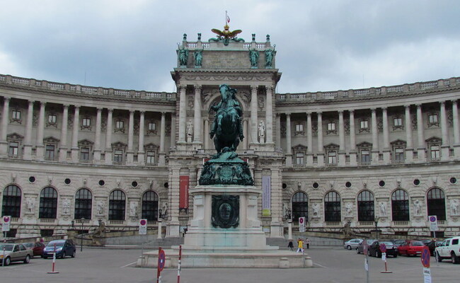 quảng trường heldenplatz - lâu đài neue burg