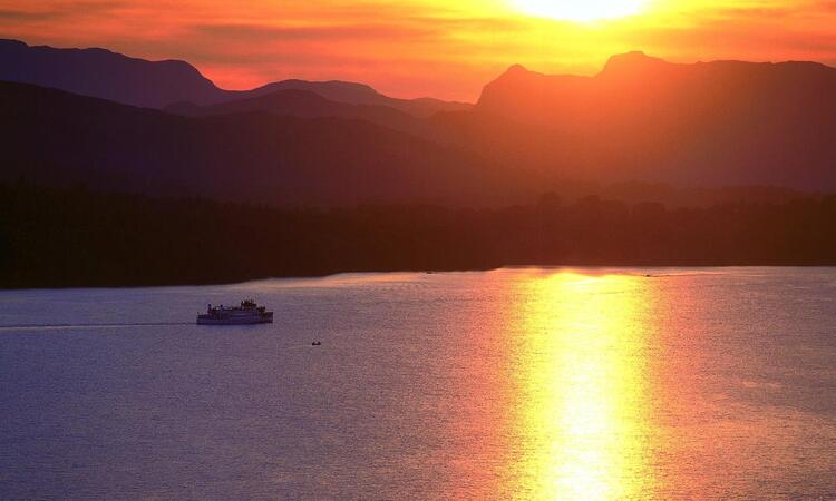 Hoàng hôn trên hồ Windermere