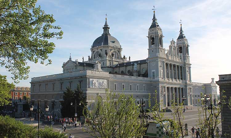 Nhà thờ Catedral de la Almudena