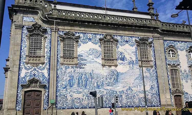 Tranh tường trên nhà thờ Igreja do Carmo