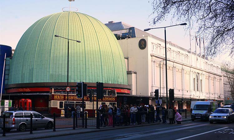 Bảo tàng Madame Tussauds từ bên ngoài