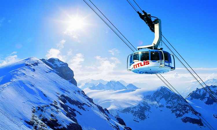 Cáp treo trên núi tuyết Titlis