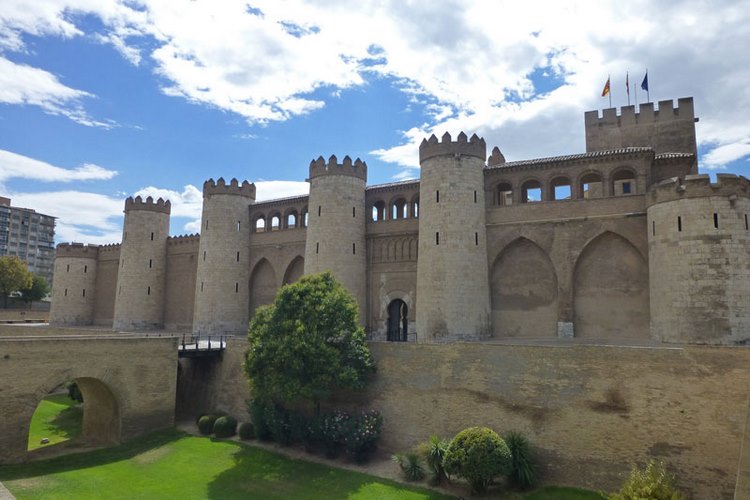 Cung điện Palacio de la Aljaferia