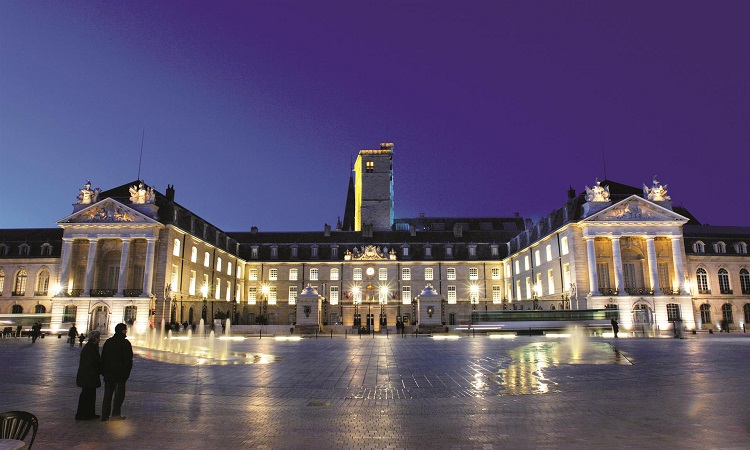 Cung điện về đêm - Cung điện Palais des Ducs