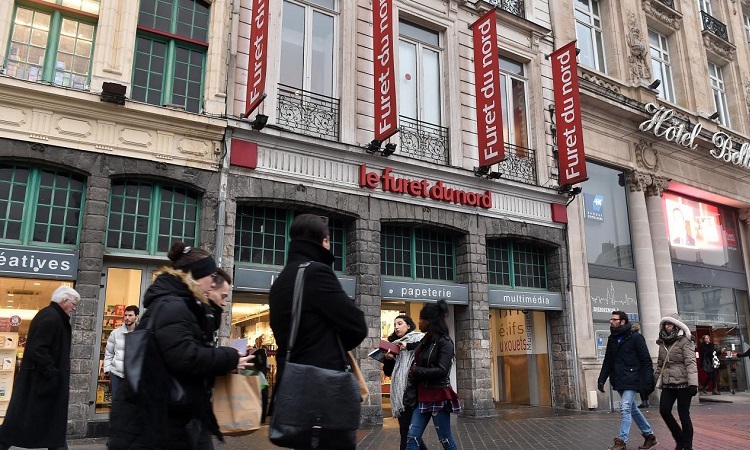 Quảng trường Place du Général de Gaulle nhộn nhịp