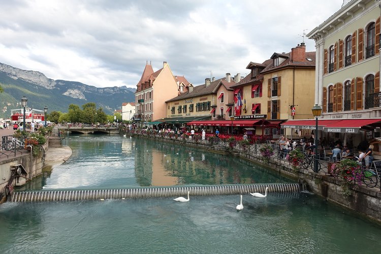 Sông Thiou, dòng sông siêu sạch giữa lòng Annecy