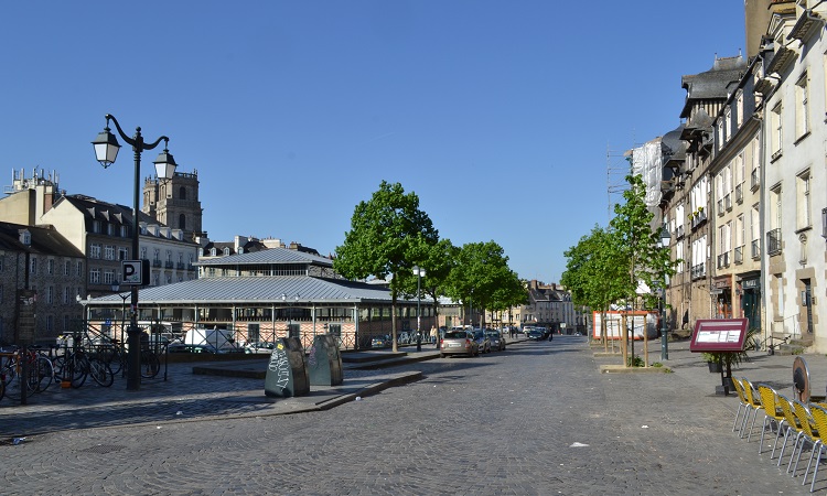 Quảng trường Place Des Lices