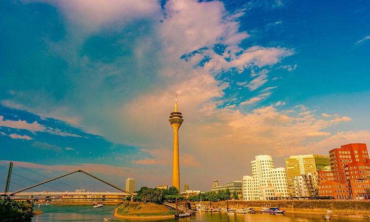 Embankment Promenade cũng là nơi dạo ngắm hoàng hôn tuyệt đẹp